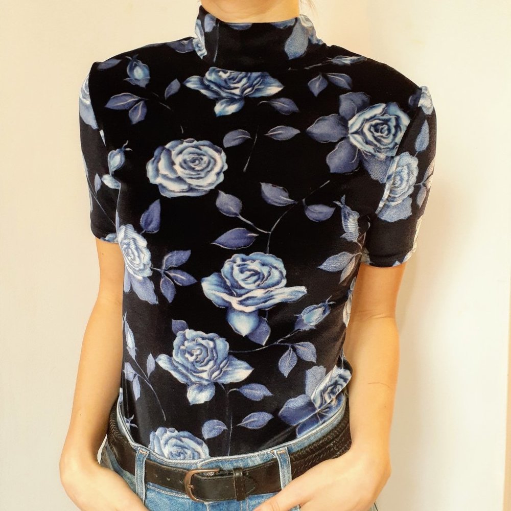 Short sleeves mockneck with floral pattern - Picture 2 of 3